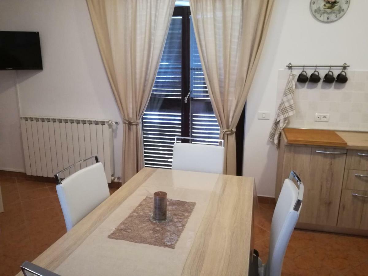 Apartment Vesna Veleniki Eksteriør bilde