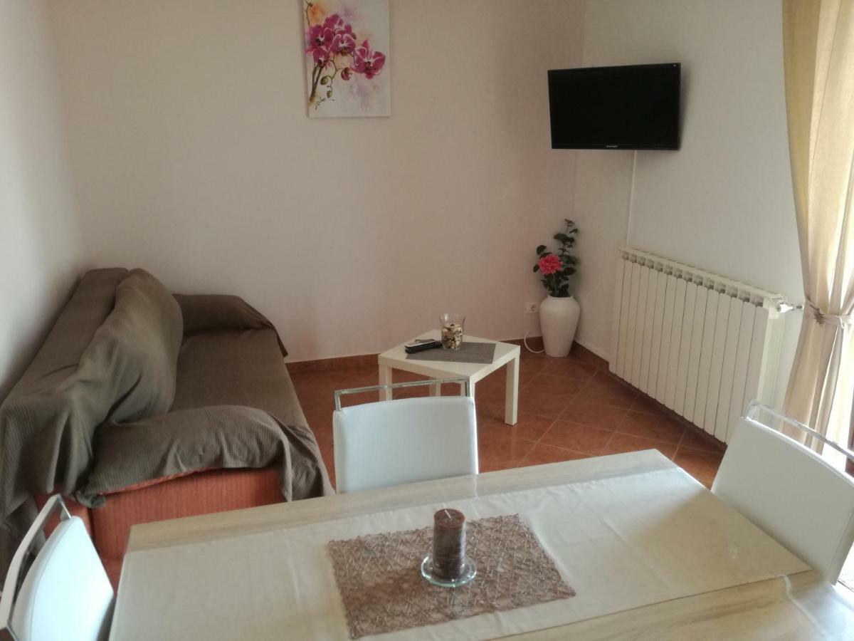 Apartment Vesna Veleniki Eksteriør bilde